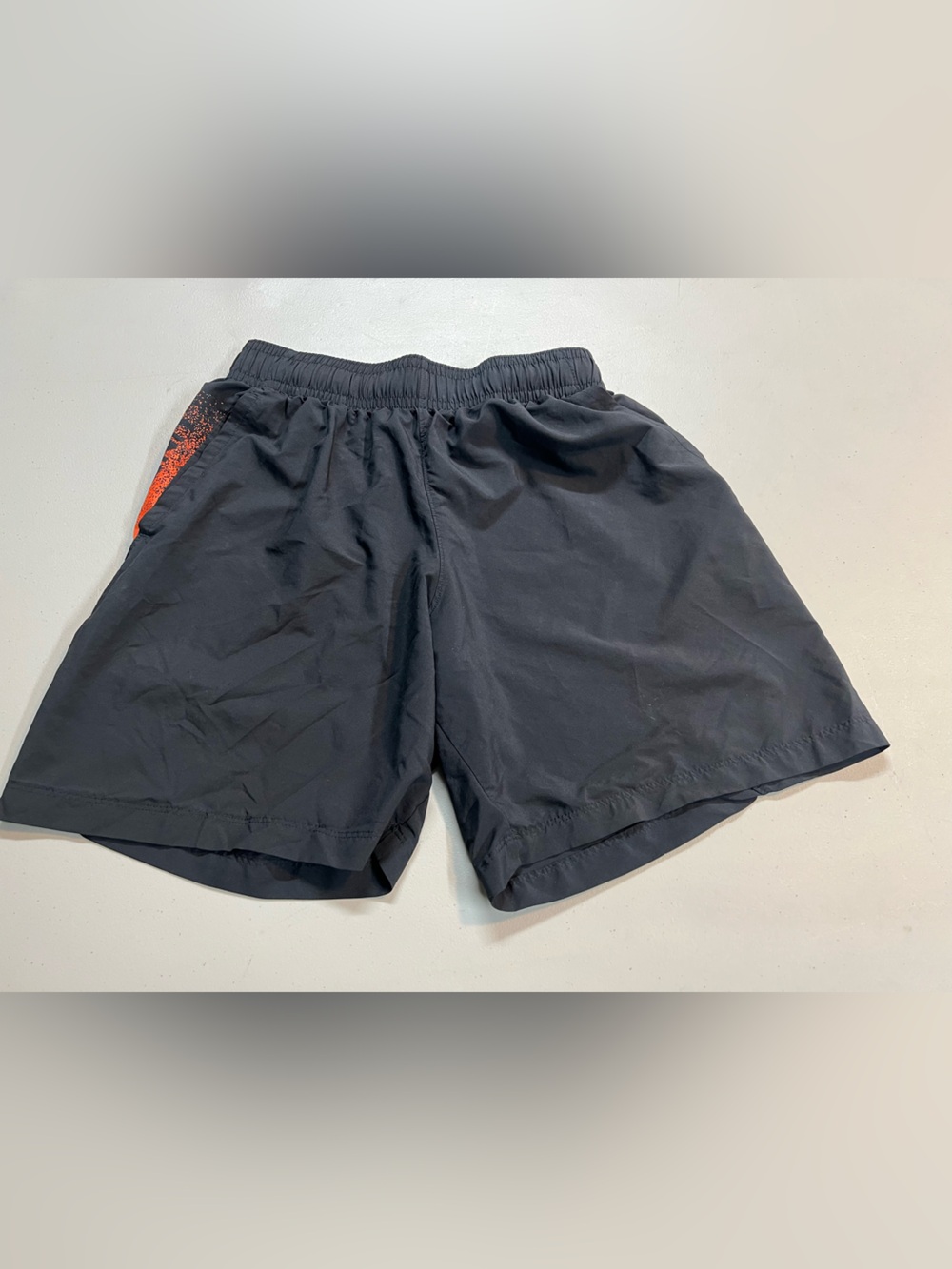Under Armour Black Athletic Shorts Orange Graphic Men’s Size M Loose Fit